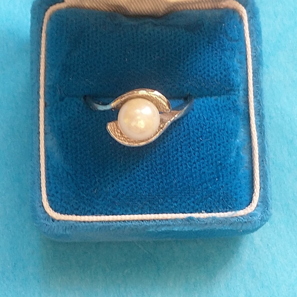 Silver Pearl Ring - Picture 4 of 5